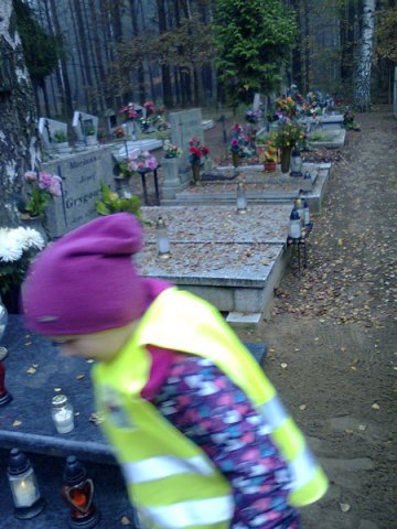 Na cmentarzu